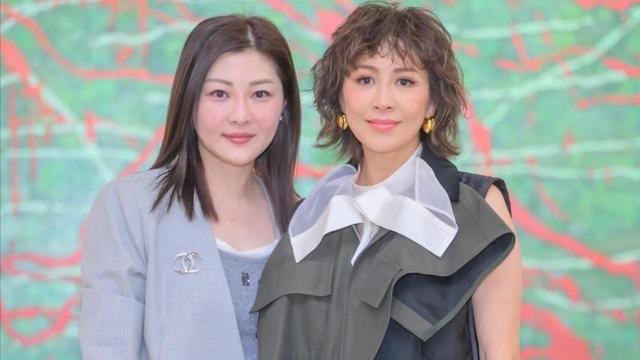 59岁刘嘉玲新烫了泡面头年轻20岁，一身工装打扮，美得像换了个人