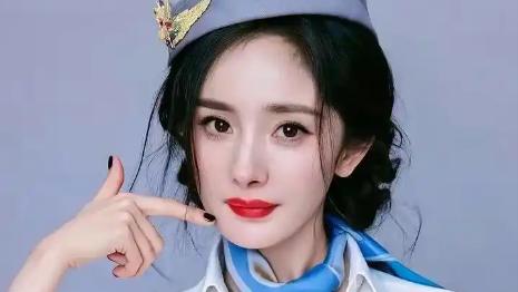 杨幂空姐装造型气质卓越