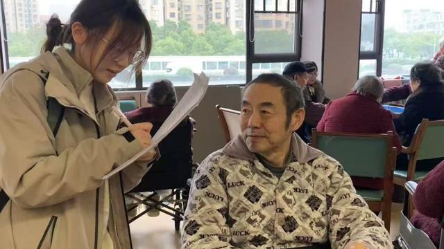 六个00后大学生跨界研发社交机器人，为老年人提供暖心陪伴