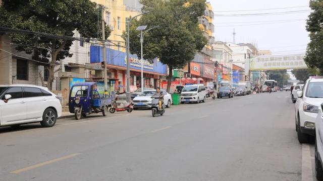 走，去红安占店老街过早