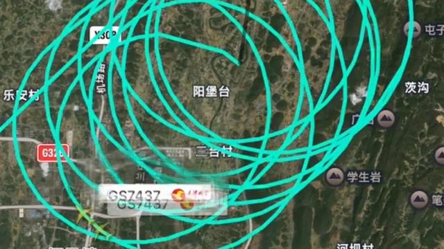 天津航空执飞海口经遵义至郑州的GS7437航班，空中盘旋14圈才降落，客服回
