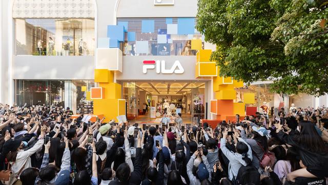 福建首家FILA ICONA东百中心旗舰店启幕 共赴多彩夏日穿搭盛宴