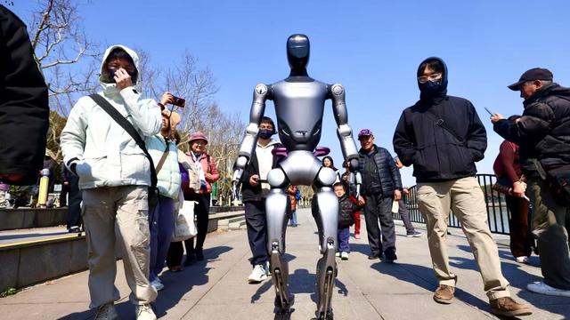 机器人成出海新势力，国际化要跨几道关？