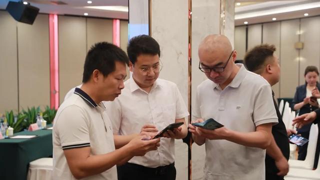 烤核桃、蜂蜜水、板栗仁…“秦岭记忆”名特优新产品亮相海南