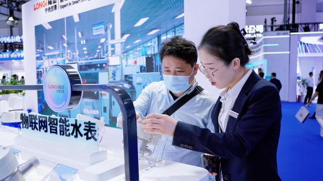 隆基宁光新一代智能水表在中国水协2025年会上“吸睛”