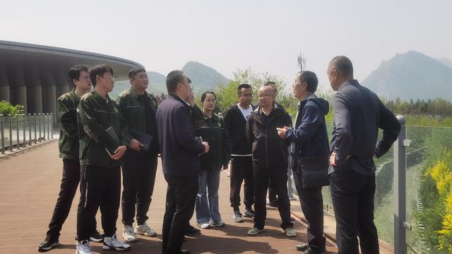 矿山生态修复现场的青蓝传承之旅