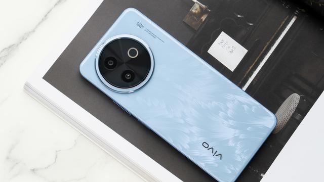轻薄还有长续航，vivo Y300i耐用性也更强