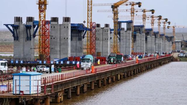 中交二公局磴口黄河大桥项目建设取得重大突破——主桥墩身全面完工转入上部结构施
