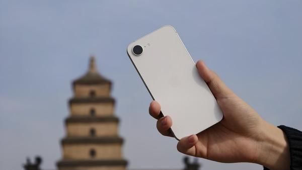 从iPhone 16e看苹果的“果味普惠”与“精准刀法”