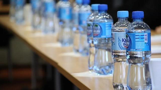 2小时进入大脑：饮水中的微塑料有多危险？
