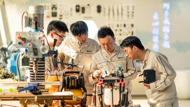 “空中之眼”助巡检，“工匠之心”促新质 记全国劳动模范何涛