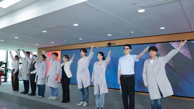 明星IP手把手教，科技大牛面对面聊，这里的党员学习月超有料