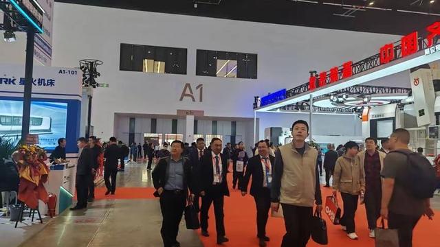 章丘区普集商会前往北京第十九届中国国际机床展参观考察