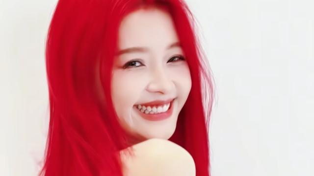 女演员染红色头发，称“吃了三天过敏药才敢染”