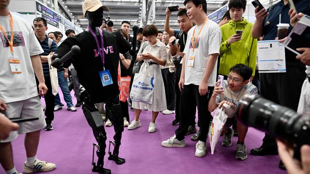 180家顶流齐聚深圳，机器人全产业链接会燃爆科技圈