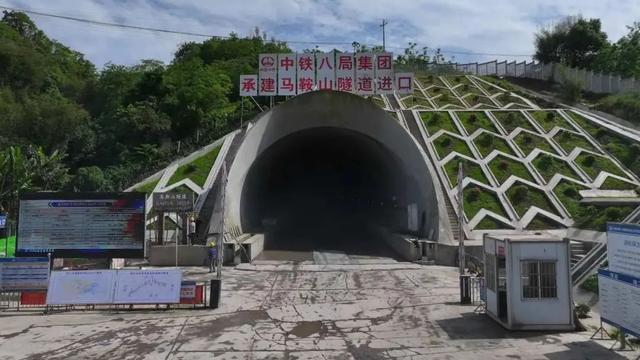 “五一”假期，两条在建高铁迎新进展