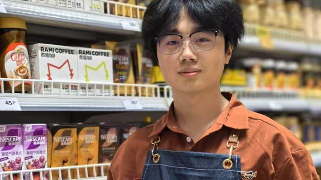 从濮阳工厂直供郑州货架，“燃喵咖啡”强势入驻丹尼斯
