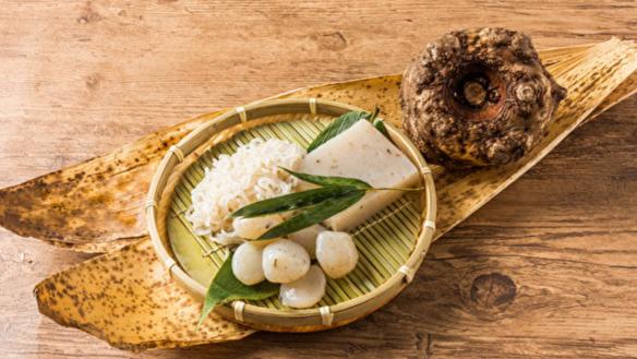 年轻人“赎罪式零食”爆火，吃出三只牛股