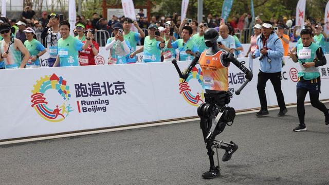 跌倒，是人形机器人成长的起点