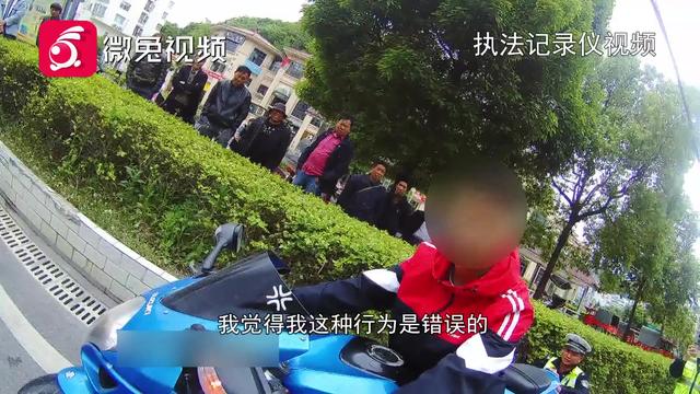 贵州一年轻小伙儿开摩托车“炸街”，花式“作死” 抓你没商量！