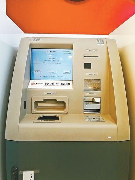 美元怎么换人民币，美元如何兑换成人民币（重庆开启5种外币自助兑换）