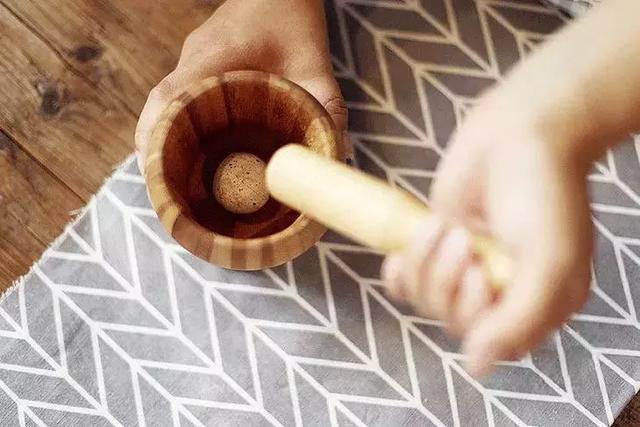 卖酒吸引人经典语句，卖酒吸引人幽默语句（一碗甜酒酿，醉了思乡人）