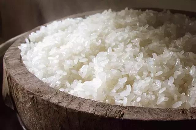 卖酒吸引人经典语句，卖酒吸引人幽默语句（一碗甜酒酿，醉了思乡人）