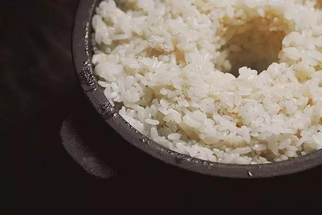 卖酒吸引人经典语句，卖酒吸引人幽默语句（一碗甜酒酿，醉了思乡人）