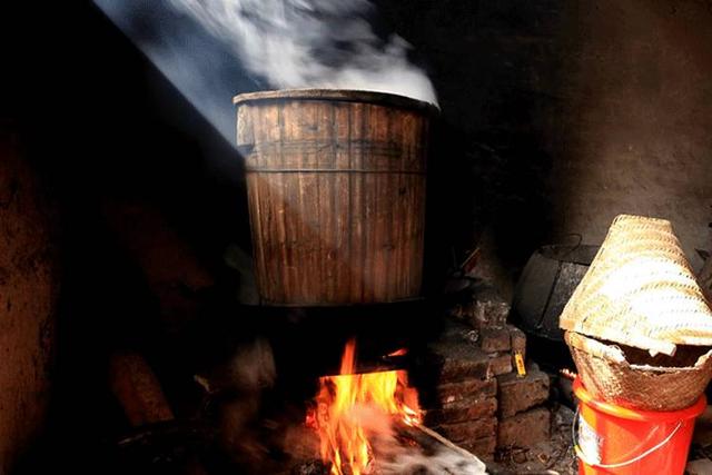 卖酒吸引人经典语句，卖酒吸引人幽默语句（一碗甜酒酿，醉了思乡人）