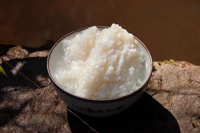 卖酒吸引人经典语句，卖酒吸引人幽默语句（一碗甜酒酿，醉了思乡人）