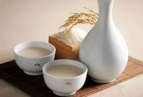 米酒放多久不能吃，米酒放时间长了能吃吗（如何制作能养生的米酒）