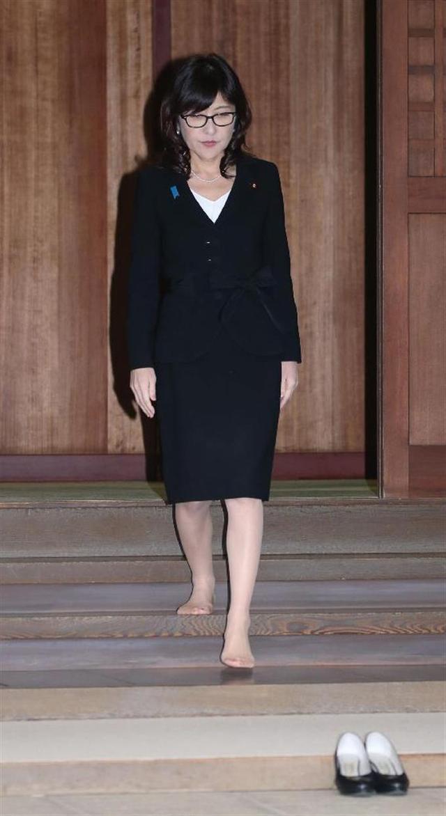 刚离开珍珠港 后脚就参拜靖国神社刚随同日本首相安倍晋三出访夏威夷