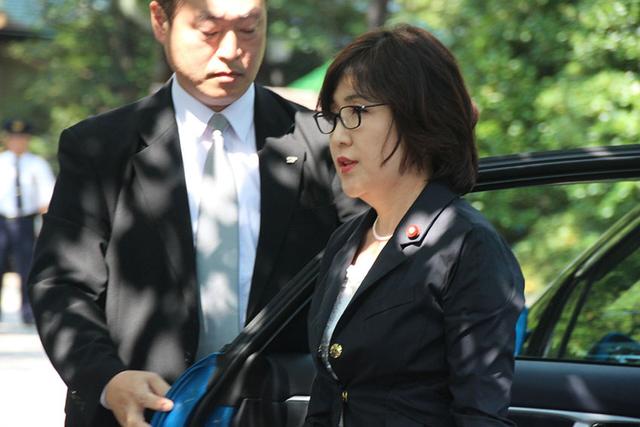 刚离开珍珠港 后脚就参拜靖国神社刚随同日本首相安倍晋三出访夏威夷