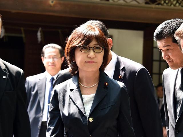 刚离开珍珠港 后脚就参拜靖国神社刚随同日本首相安倍晋三出访夏威夷