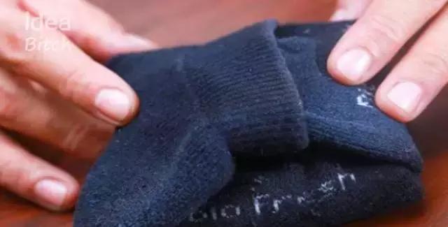 袜子怎么折叠 如何收纳袜子 叠袜子的方法，袜子怎么折叠（教你怎么正确折袜子！）