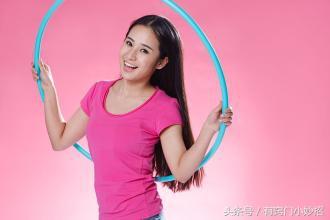 呼啦圈怎么转的技巧，转呼啦圈的基本技巧（你也可以轻松自如的转起来）