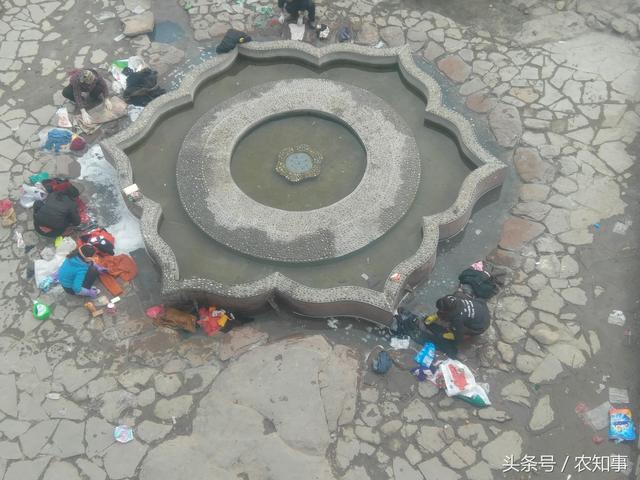 初二可以洗衣服吗，她们才是农村最辛苦的人（初二可以洗衣服吗）