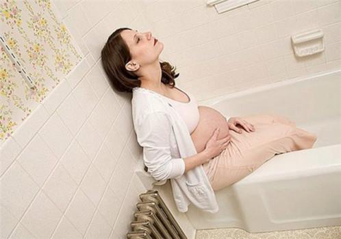 缓解孕吐最有效的方法，有效缓解孕妇孕吐的方法（4个简单的方法可以有效缓解孕吐）