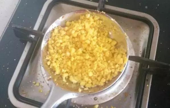 蛋黄油的作用与功效,蛋黄油的功效和作用(小儿鼻炎、烧烫伤、湿疹、肛裂、红屁股) 蛋黄油的作用与功效,蛋黄油的功效和作用(小儿鼻炎、烧烫伤、湿疹、肛裂、红屁股)