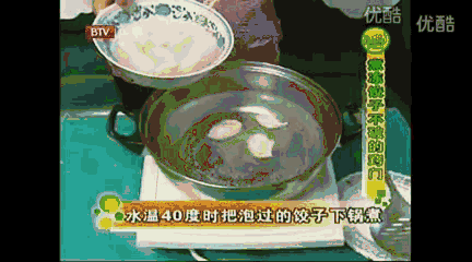 怎么用微波炉煮水饺，不用多久饺子馅也熟了