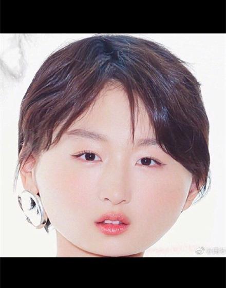 平胸.，微信头像，平胸.（网友问她平胸是种什么体验）