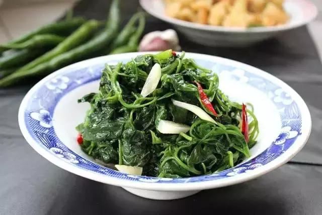 灰灰菜怎么吃，灰灰菜怎么吃不过敏（别小看农村房前屋后的灰灰菜）