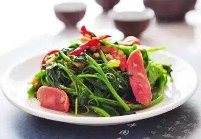 灰灰菜怎么吃，灰灰菜怎么吃不过敏（别小看农村房前屋后的灰灰菜）