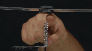 杯子叠罗汉方法，在玻璃杯沿“叠罗汉”吗