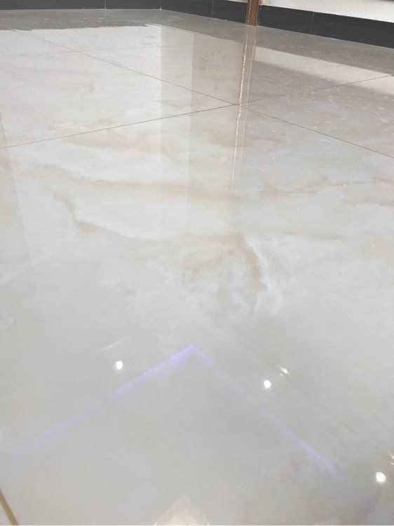 自己动手给客厅做美缝，自己动手给客厅做美缝好吗（老公为省钱自己做瓷砖美缝）