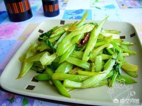 炒西芹的家常做法，肉炒西芹的做法（营养均衡好吃到舔盘）