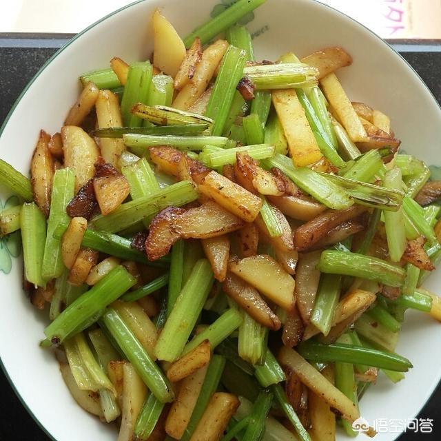 炒西芹的家常做法，肉炒西芹的做法（营养均衡好吃到舔盘）