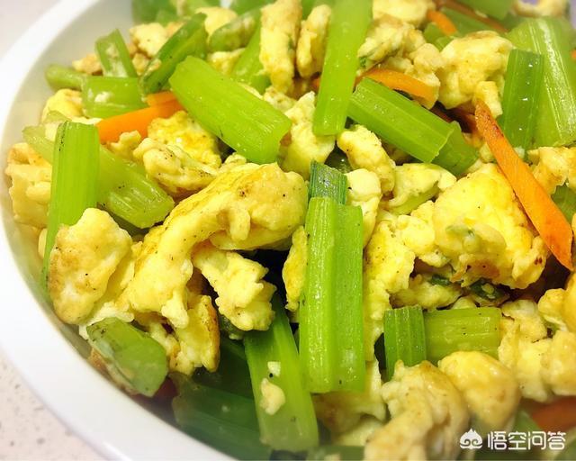 炒西芹的家常做法，肉炒西芹的做法（营养均衡好吃到舔盘）