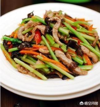 炒西芹的家常做法，肉炒西芹的做法（营养均衡好吃到舔盘）