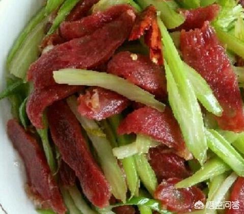 炒西芹的家常做法，肉炒西芹的做法（营养均衡好吃到舔盘）